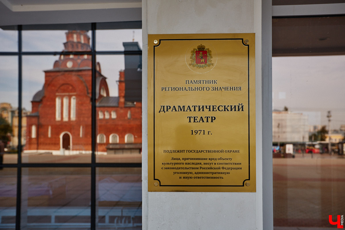 После реконструкции областного театра драмы его малая сцена удивит зрителей техническими инновациями, магическим светом и дизайнерским сюрпризом. «Ключ-Медиа» удалось заглянуть в закулисье в сопровождении заместителя директора театра Виктории Турковой.