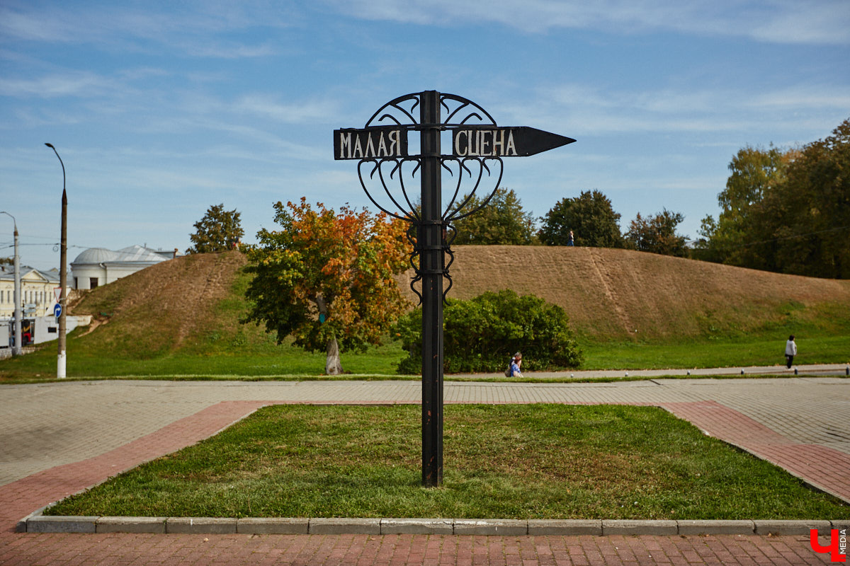 После реконструкции областного театра драмы его малая сцена удивит зрителей техническими инновациями, магическим светом и дизайнерским сюрпризом. «Ключ-Медиа» удалось заглянуть в закулисье в сопровождении заместителя директора театра Виктории Турковой.