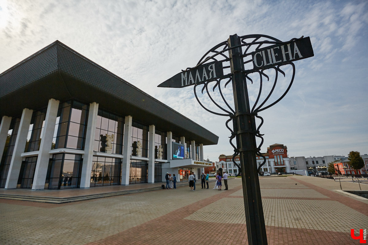 После реконструкции областного театра драмы его малая сцена удивит зрителей техническими инновациями, магическим светом и дизайнерским сюрпризом. «Ключ-Медиа» удалось заглянуть в закулисье в сопровождении заместителя директора театра Виктории Турковой.