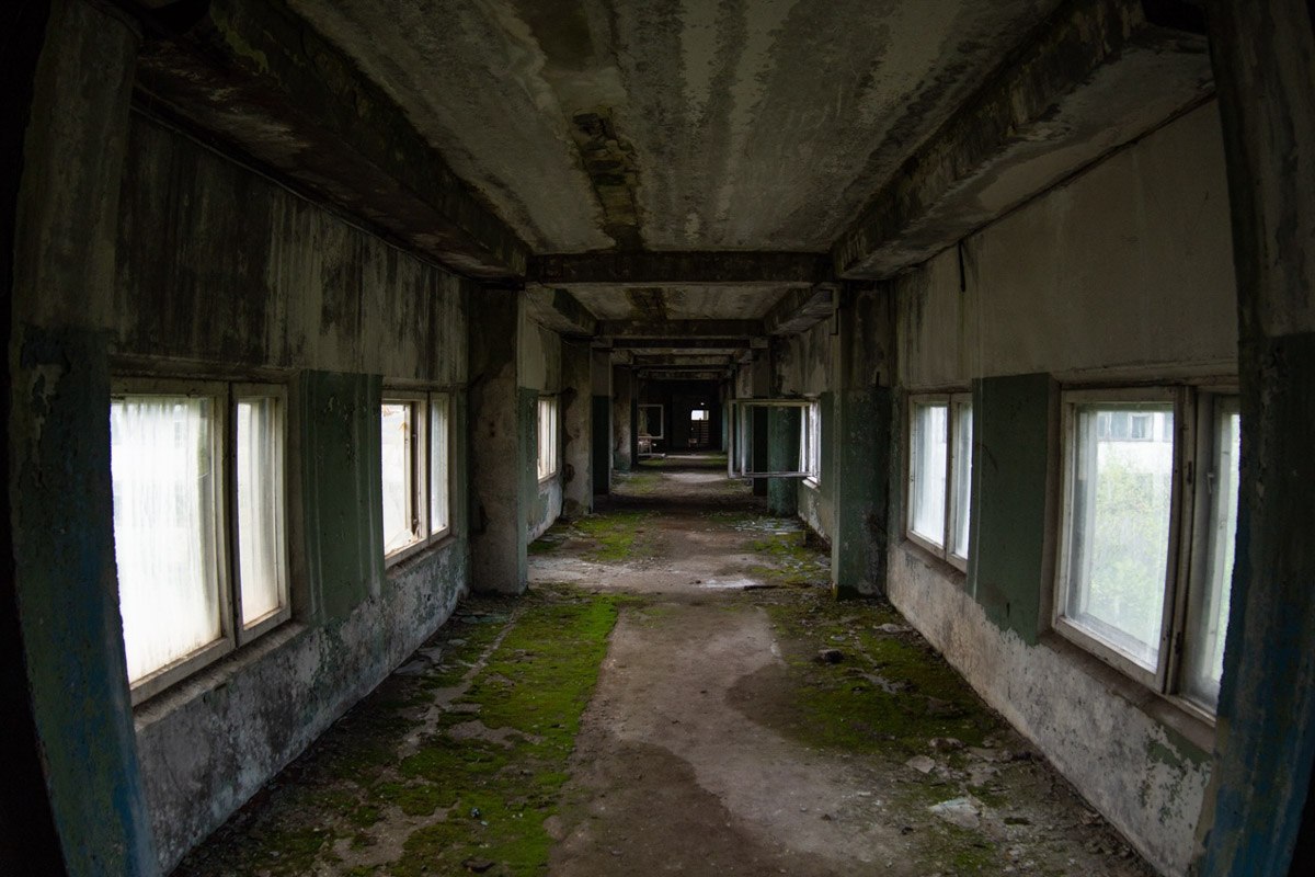 ВТЗ являлся одним из знаковых предприятий региона, а легендарный «Владимирец» был известен во всем мире. Сейчас это дела минувших лет, которые, к счастью, не спешат забывать. Каким был завод (а точнее, то, что от него осталось) пять лет назад, мы вспоминаем, листая кадры из архива местного фотографа Ивана Матвеева.