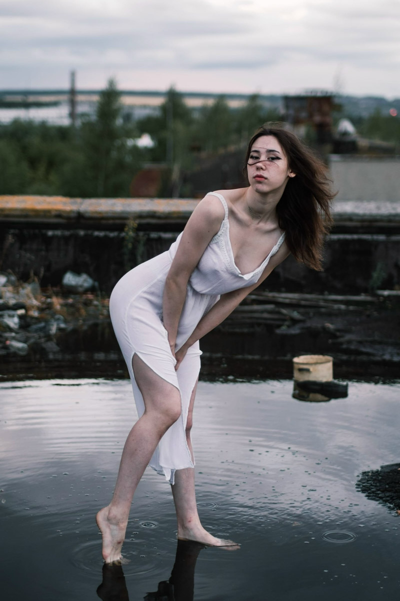 ВТЗ являлся одним из знаковых предприятий региона, а легендарный «Владимирец» был известен во всем мире. Сейчас это дела минувших лет, которые, к счастью, не спешат забывать. Каким был завод (а точнее, то, что от него осталось) пять лет назад, мы вспоминаем, листая кадры из архива местного фотографа Ивана Матвеева.