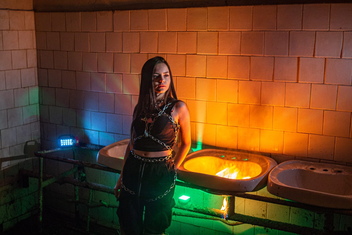 ВТЗ являлся одним из знаковых предприятий региона, а легендарный «Владимирец» был известен во всем мире. Сейчас это дела минувших лет, которые, к счастью, не спешат забывать. Каким был завод (а точнее, то, что от него осталось) пять лет назад, мы вспоминаем, листая кадры из архива местного фотографа Ивана Матвеева.