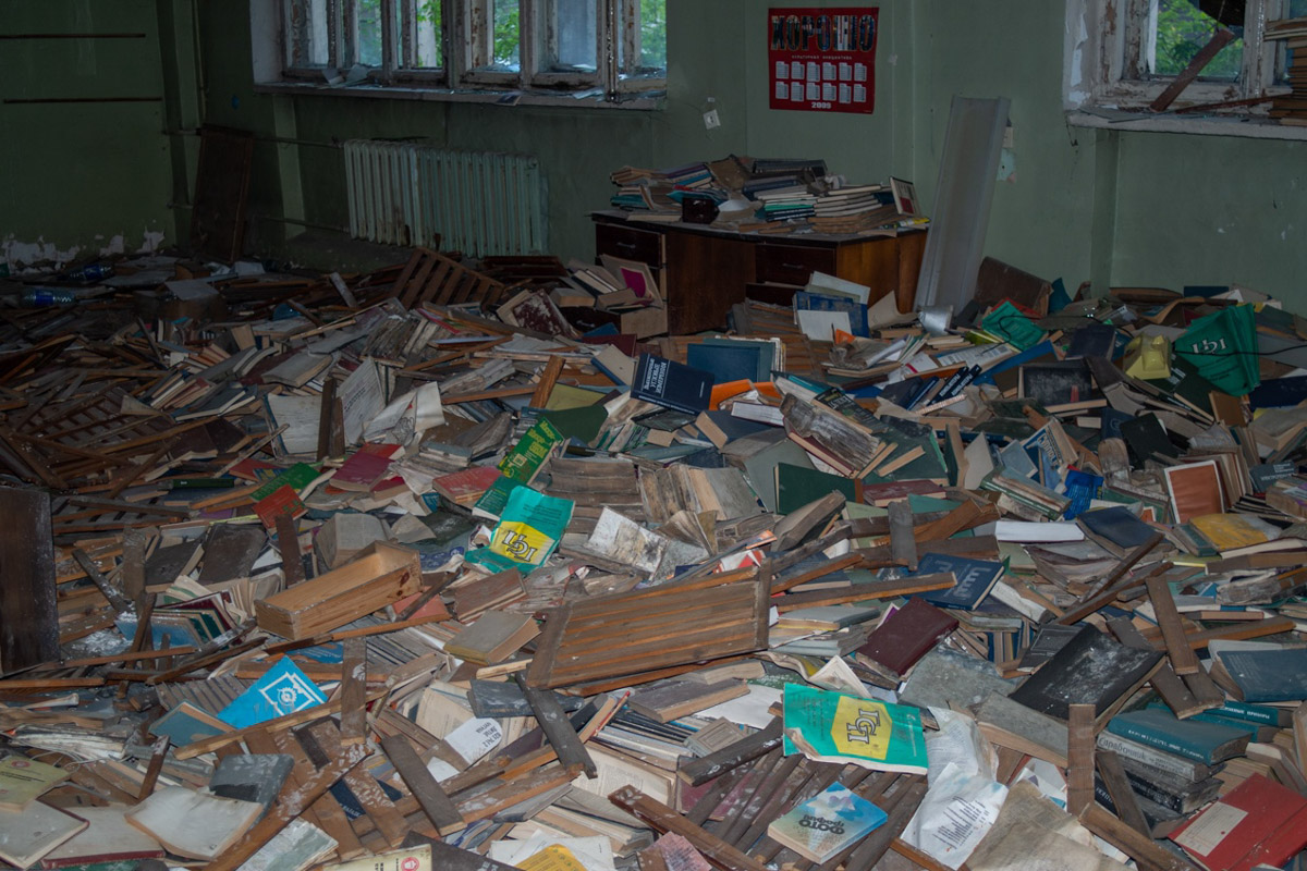 ВТЗ являлся одним из знаковых предприятий региона, а легендарный «Владимирец» был известен во всем мире. Сейчас это дела минувших лет, которые, к счастью, не спешат забывать. Каким был завод (а точнее, то, что от него осталось) пять лет назад, мы вспоминаем, листая кадры из архива местного фотографа Ивана Матвеева.