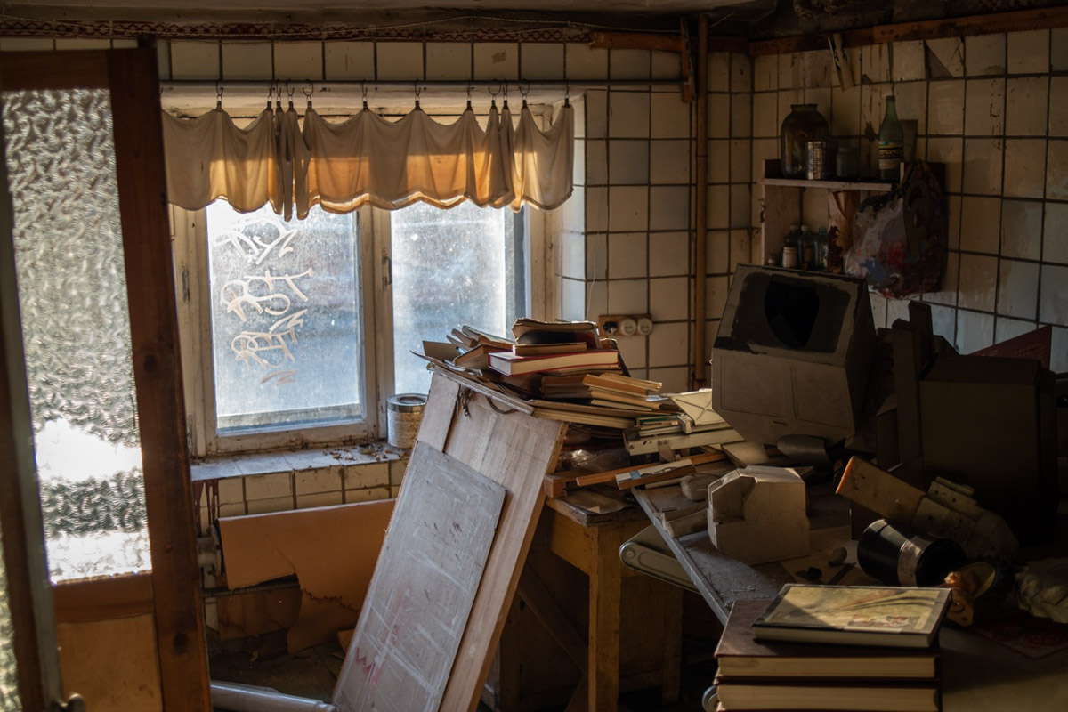 ВТЗ являлся одним из знаковых предприятий региона, а легендарный «Владимирец» был известен во всем мире. Сейчас это дела минувших лет, которые, к счастью, не спешат забывать. Каким был завод (а точнее, то, что от него осталось) пять лет назад, мы вспоминаем, листая кадры из архива местного фотографа Ивана Матвеева.