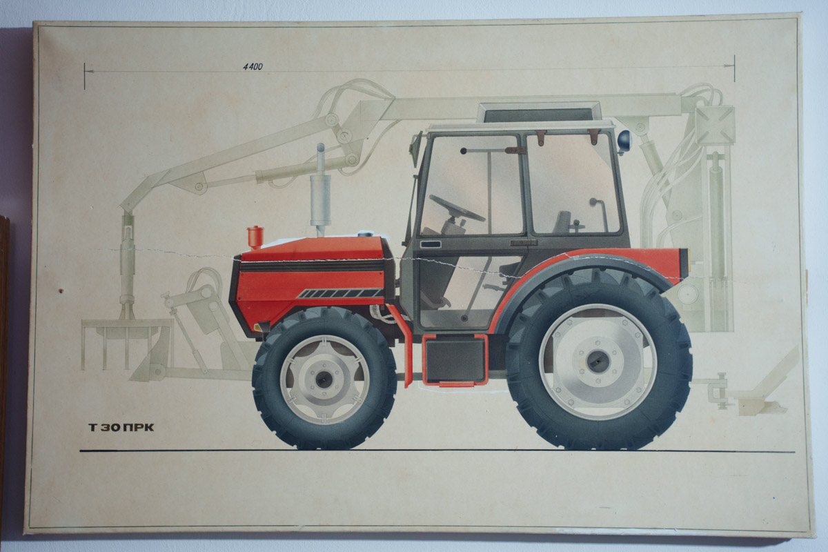 ВТЗ являлся одним из знаковых предприятий региона, а легендарный «Владимирец» был известен во всем мире. Сейчас это дела минувших лет, которые, к счастью, не спешат забывать. Каким был завод (а точнее, то, что от него осталось) пять лет назад, мы вспоминаем, листая кадры из архива местного фотографа Ивана Матвеева.