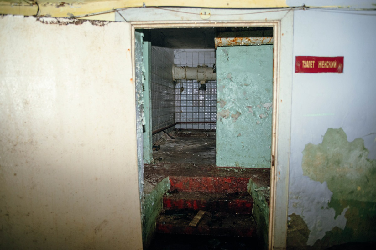 ВТЗ являлся одним из знаковых предприятий региона, а легендарный «Владимирец» был известен во всем мире. Сейчас это дела минувших лет, которые, к счастью, не спешат забывать. Каким был завод (а точнее, то, что от него осталось) пять лет назад, мы вспоминаем, листая кадры из архива местного фотографа Ивана Матвеева.