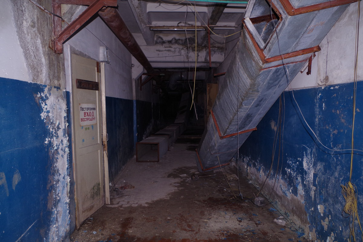 ВТЗ являлся одним из знаковых предприятий региона, а легендарный «Владимирец» был известен во всем мире. Сейчас это дела минувших лет, которые, к счастью, не спешат забывать. Каким был завод (а точнее, то, что от него осталось) пять лет назад, мы вспоминаем, листая кадры из архива местного фотографа Ивана Матвеева.