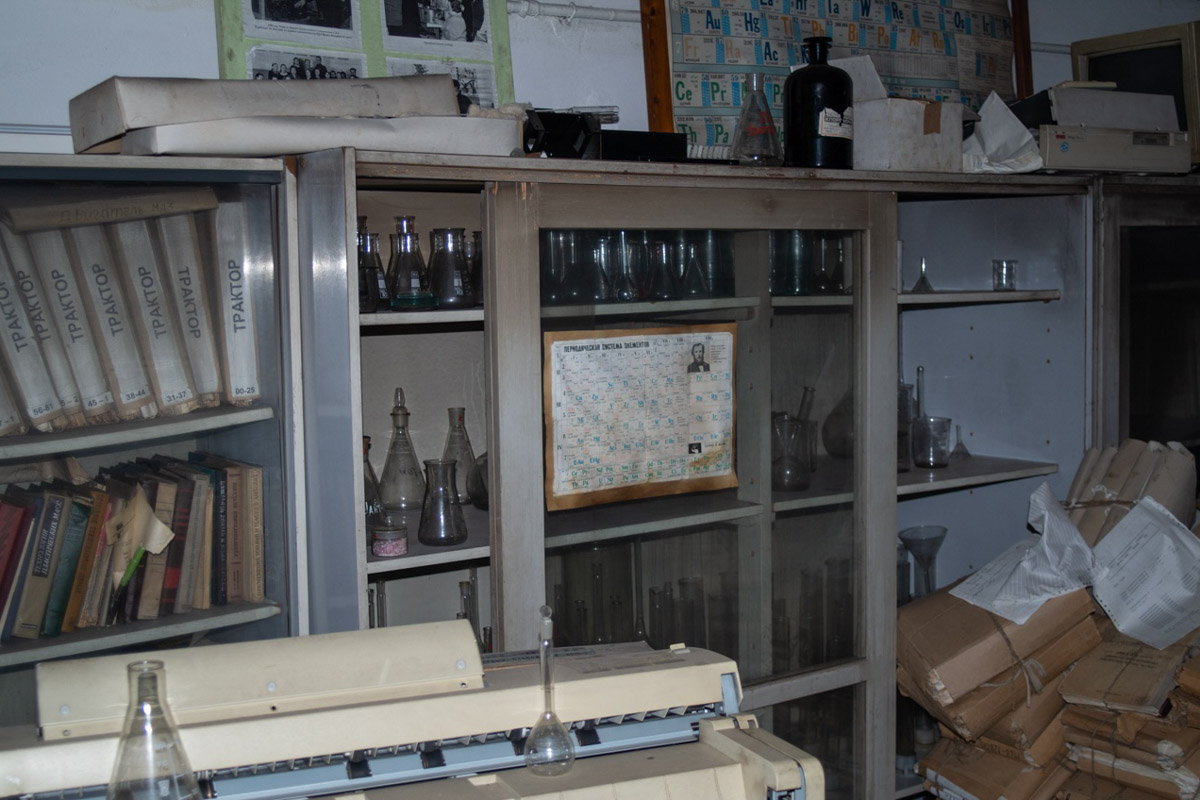 ВТЗ являлся одним из знаковых предприятий региона, а легендарный «Владимирец» был известен во всем мире. Сейчас это дела минувших лет, которые, к счастью, не спешат забывать. Каким был завод (а точнее, то, что от него осталось) пять лет назад, мы вспоминаем, листая кадры из архива местного фотографа Ивана Матвеева.