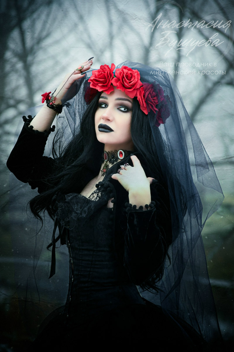 В Муроме живет художник по костюмам, чьи вручную собранные образы позволяют путешествовать во времени и отправляться в далекие миры. В коллекции Анастасии Бушиевой есть одеяния Белоснежки, Золушки, шикарных королев и султанов, славянских девушек и молодцов, красавиц эпохи Возрождения. Результаты трудов поражают масштабами и детализацией.