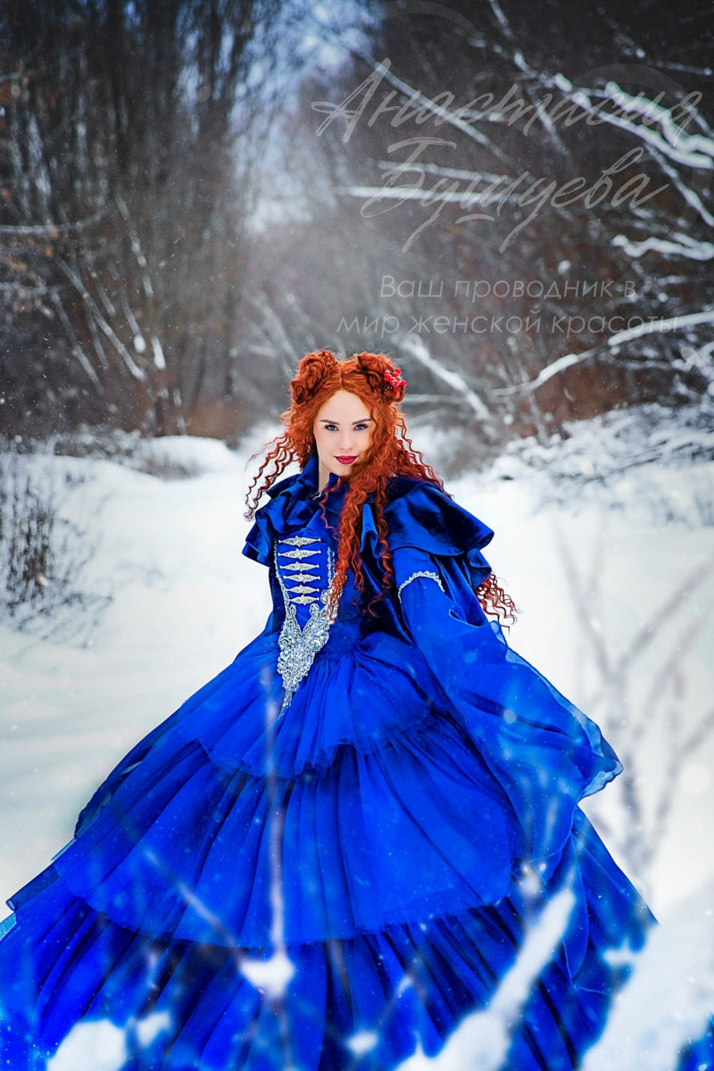 В Муроме живет художник по костюмам, чьи вручную собранные образы позволяют путешествовать во времени и отправляться в далекие миры. В коллекции Анастасии Бушиевой есть одеяния Белоснежки, Золушки, шикарных королев и султанов, славянских девушек и молодцов, красавиц эпохи Возрождения. Результаты трудов поражают масштабами и детализацией.