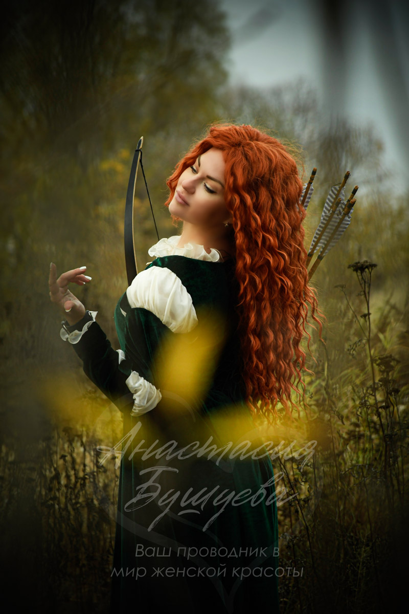 В Муроме живет художник по костюмам, чьи вручную собранные образы позволяют путешествовать во времени и отправляться в далекие миры. В коллекции Анастасии Бушиевой есть одеяния Белоснежки, Золушки, шикарных королев и султанов, славянских девушек и молодцов, красавиц эпохи Возрождения. Результаты трудов поражают масштабами и детализацией.