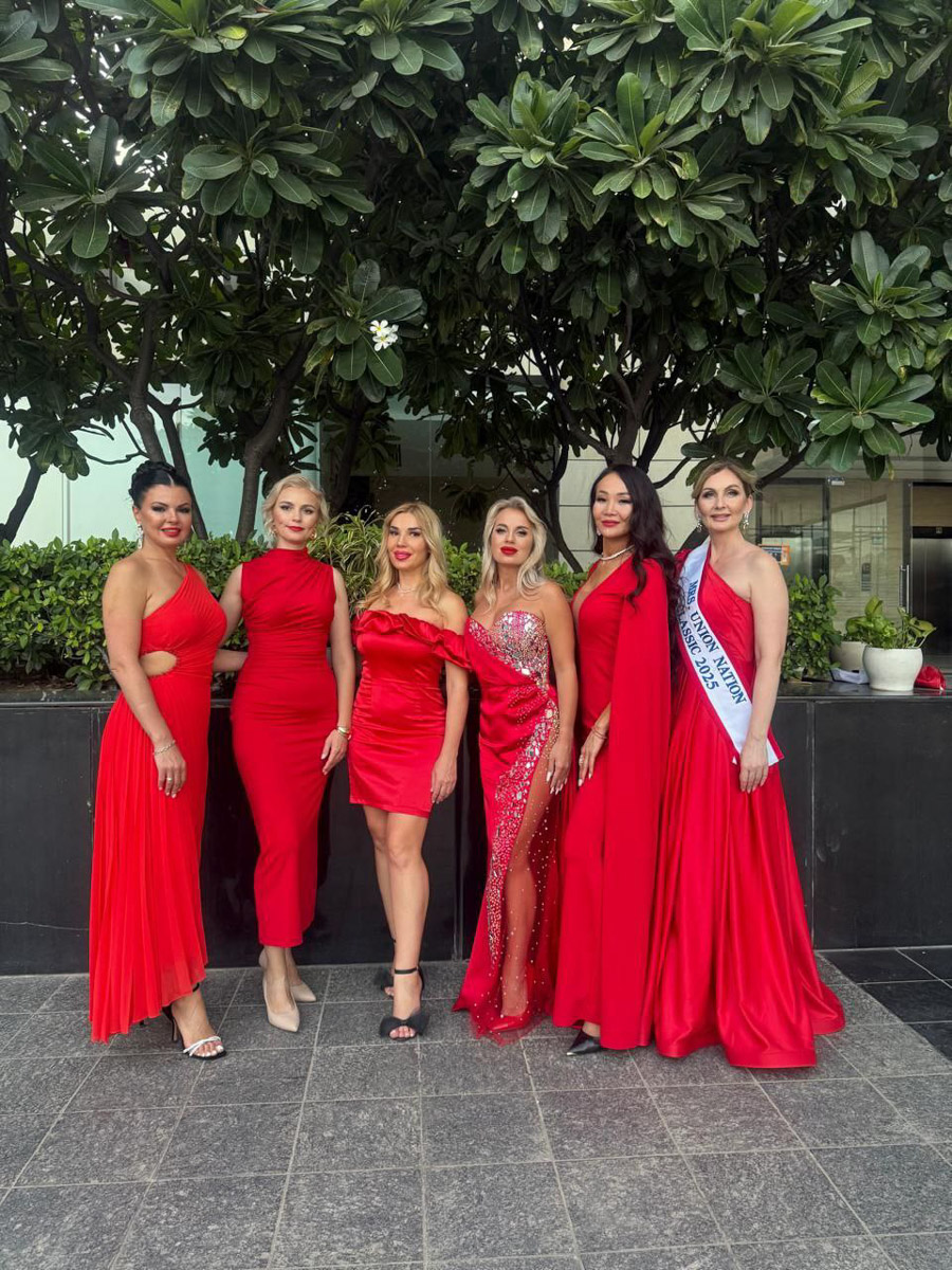 На международном соревновании в Индии Miss & Mrs United Nations на пьедестал взошла суздальская красавица Татьяна Давыдова. На прошлой неделе она добавила титул «Вторая Вице-миссис United Nations — 2025» к своим уже имеющимся «Миссис Владимирская земля Гранд — 2025» и «Достояние России — 2025». Подробнее об участии девушки в состязании и завоеванном месте — в материале «Ключ-Медиа».