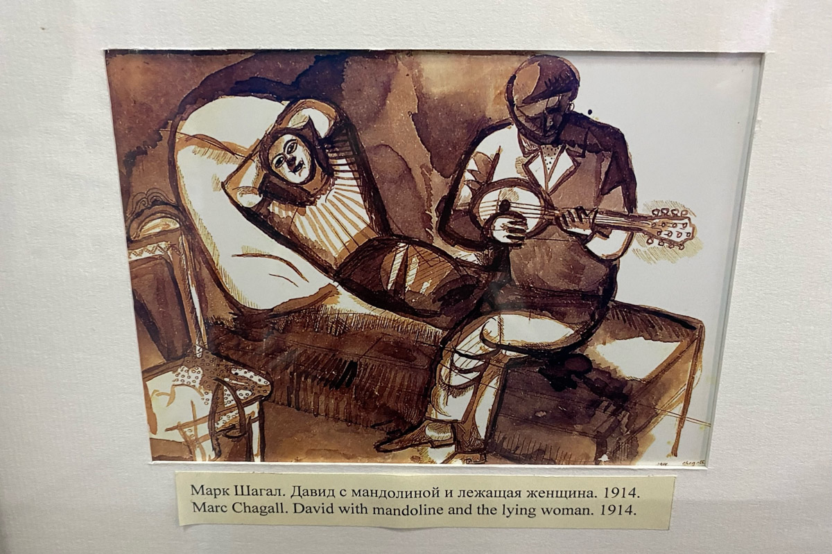 Путешествия бывают спланированными, а бывают спонтанными. Вторые вносят в размеренные будни нотку авантюризма и приключений. Витебск — один из самых живописных и романтичных городов современной Беларуси, куда стоит съездить, чтобы полюбоваться видами Западной Двины, отведать драников и ощутить творческую атмосферу места, где провел детство и юность величайший художник-авангардист Марк Шагал.