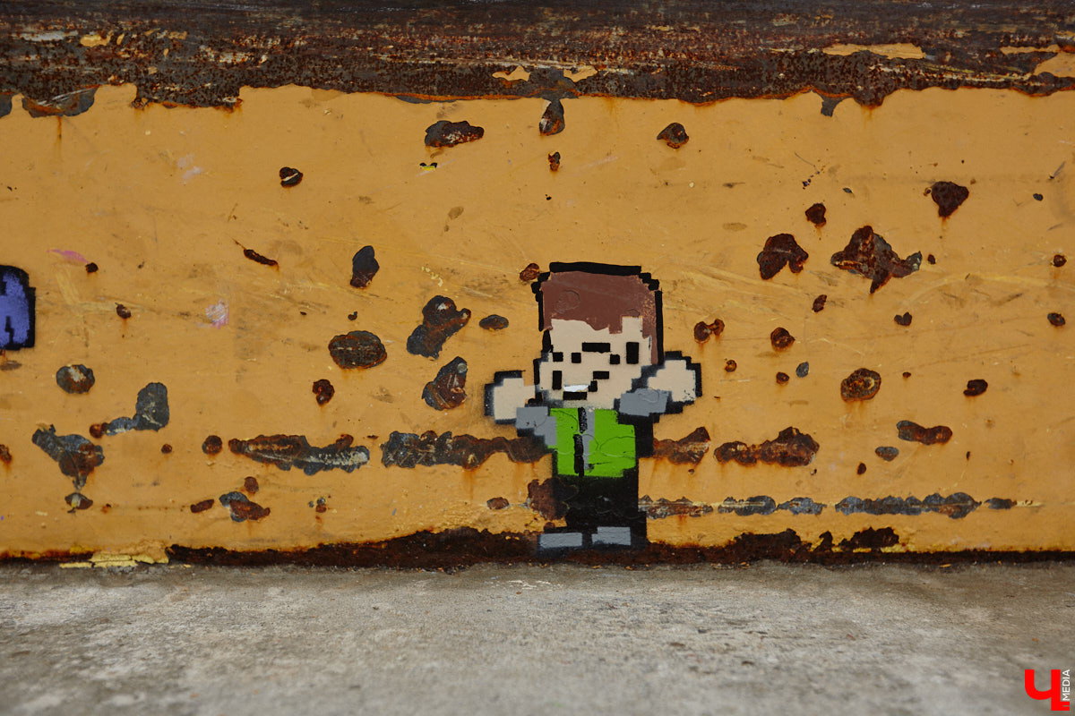 Уличные художники Владимира подарили его обитателям новый повод для долгих прогулок. Отправиться на улицу стоит в поисках их удивительных творений. Например, очередной миниатюры, замурованной в стену, или маленьких пиксельных персонажей на памп-треке в парке. «Ключ-Медиа» уже оценил работы!