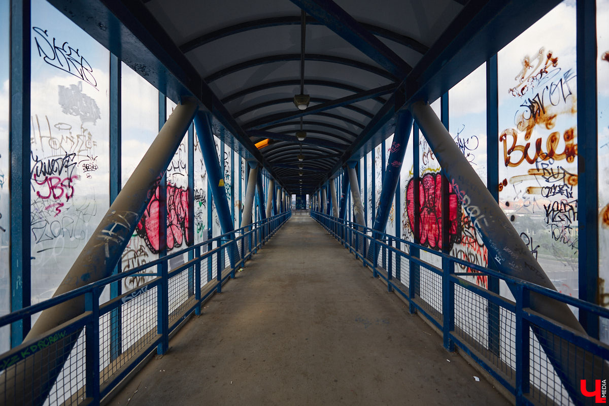 Железнодорожный вокзал Владимира ждет реконструкция в рамках развития инфраструктуры Центрального транспортного узла. Проще говоря, станцию трансформируют под потребности наземного метро, которое соединит город с Москвой. Работы планируют провести в срок до 2030 года. Другая любопытная новость касается строительства сразу двух мостов через Клязьму. На сайте госзакупок появился заказ на выполнение предпроектного этапа. Чем подобные реформы обернутся для жителей региональной столицы? Рассказываем!