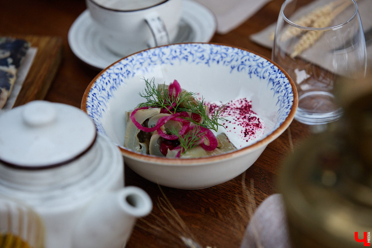 Кого только не принимал радушный Суздаль! На днях список достопочтенных гостей пополнил совершенно удивительный человек. На Владимирскую землю ступил инженер, бизнесмен и отец создателя Tesla, Илона Маска, Эррол Маск. «Ключ-Медиа» не упустил возможности встретиться и пообщаться с легендарной личностью.