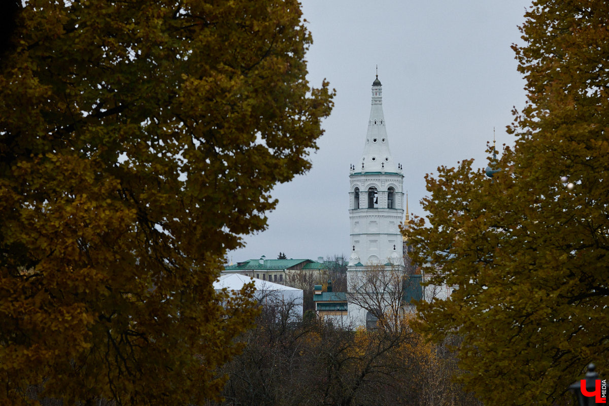 Кого только не принимал радушный Суздаль! На днях список достопочтенных гостей пополнил совершенно удивительный человек. На Владимирскую землю ступил инженер, бизнесмен и отец создателя Tesla, Илона Маска, Эррол Маск. «Ключ-Медиа» не упустил возможности встретиться и пообщаться с легендарной личностью.