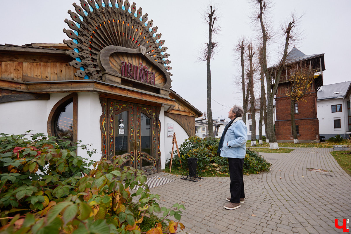 Кого только не принимал радушный Суздаль! На днях список достопочтенных гостей пополнил совершенно удивительный человек. На Владимирскую землю ступил инженер, бизнесмен и отец создателя Tesla, Илона Маска, Эррол Маск. «Ключ-Медиа» не упустил возможности встретиться и пообщаться с легендарной личностью.