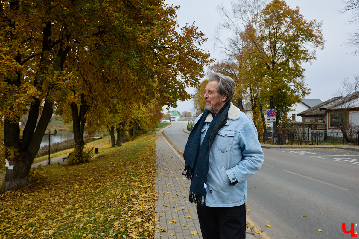 Кого только не принимал радушный Суздаль! На днях список достопочтенных гостей пополнил совершенно удивительный человек. На Владимирскую землю ступил инженер, бизнесмен и отец создателя Tesla, Илона Маска, Эррол Маск. «Ключ-Медиа» не упустил возможности встретиться и пообщаться с легендарной личностью.