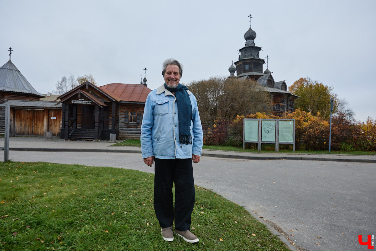 Кого только не принимал радушный Суздаль! На днях список достопочтенных гостей пополнил совершенно удивительный человек. На Владимирскую землю ступил инженер, бизнесмен и отец создателя Tesla, Илона Маска, Эррол Маск. «Ключ-Медиа» не упустил возможности встретиться и пообщаться с легендарной личностью.