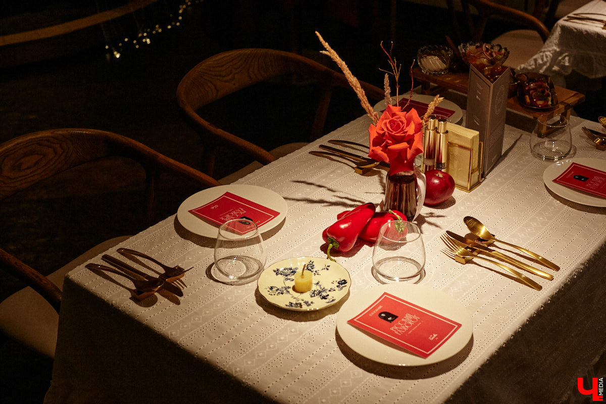 Ресторан «На Чехова» представил знакомые блюда в свежем прочтении! В заведении появилось обновленное русское меню, автором которого стал шеф-повар Юрий Ковальчук. Ужин-презентация с участием популярных владимирских блогеров прошел в четверг. «Ключ-Медиа» побывал на праздничном вечере и узнал, какими теперь блюдами там будут удивлять гостей.