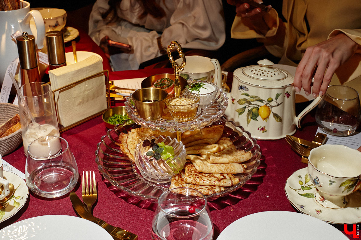 Ресторан «На Чехова» представил знакомые блюда в свежем прочтении! В заведении появилось обновленное русское меню, автором которого стал шеф-повар Юрий Ковальчук. Ужин-презентация с участием популярных владимирских блогеров прошел в четверг. «Ключ-Медиа» побывал на праздничном вечере и узнал, какими теперь блюдами там будут удивлять гостей.