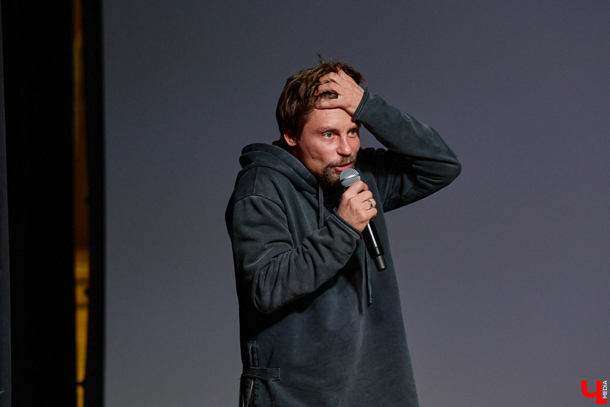 Для него все роли главные! Звезда «Ералаша», а также сериалов «Кадетство» и «Папины дочки» Александр Головин встретился во Владимире со своими поклонниками. «Ключ-Медиа» побывал на творческой встрече и узнал про отношения 36-летнего актера с товарищами по нашумевшему в нулевые проекту и новые работы, в которых теперь задействован бывший «суворовец Максим Макаров».