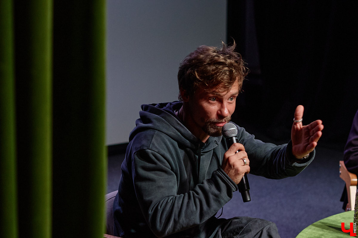 Для него все роли главные! Звезда «Ералаша», а также сериалов «Кадетство» и «Папины дочки» Александр Головин встретился во Владимире со своими поклонниками. «Ключ-Медиа» побывал на творческой встрече и узнал про отношения 36-летнего актера с товарищами по нашумевшему в нулевые проекту и новые работы, в которых теперь задействован бывший «суворовец Максим Макаров».