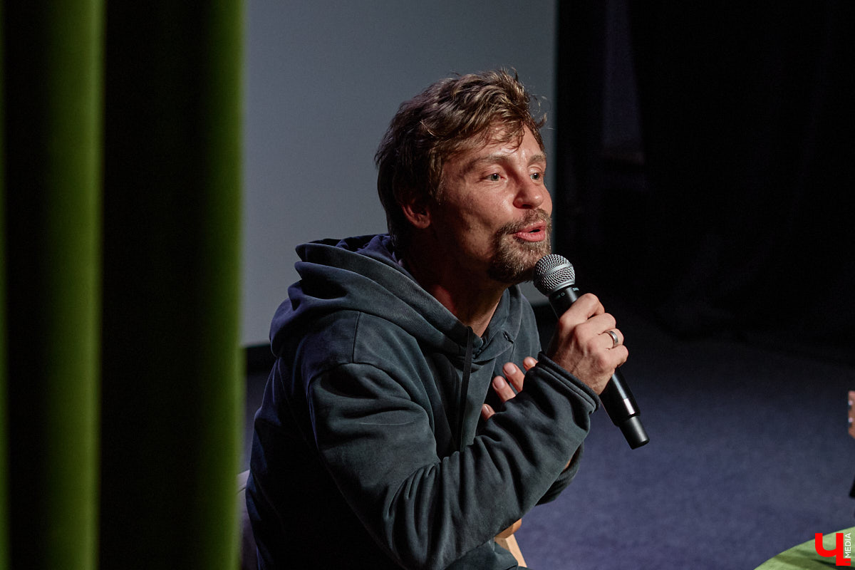 Для него все роли главные! Звезда «Ералаша», а также сериалов «Кадетство» и «Папины дочки» Александр Головин встретился во Владимире со своими поклонниками. «Ключ-Медиа» побывал на творческой встрече и узнал про отношения 36-летнего актера с товарищами по нашумевшему в нулевые проекту и новые работы, в которых теперь задействован бывший «суворовец Максим Макаров».