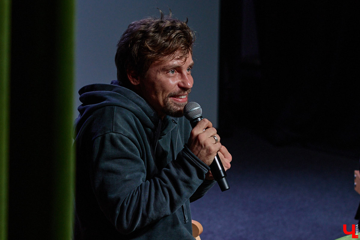 Для него все роли главные! Звезда «Ералаша», а также сериалов «Кадетство» и «Папины дочки» Александр Головин встретился во Владимире со своими поклонниками. «Ключ-Медиа» побывал на творческой встрече и узнал про отношения 36-летнего актера с товарищами по нашумевшему в нулевые проекту и новые работы, в которых теперь задействован бывший «суворовец Максим Макаров».