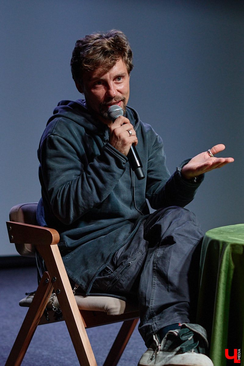 Для него все роли главные! Звезда «Ералаша», а также сериалов «Кадетство» и «Папины дочки» Александр Головин встретился во Владимире со своими поклонниками. «Ключ-Медиа» побывал на творческой встрече и узнал про отношения 36-летнего актера с товарищами по нашумевшему в нулевые проекту и новые работы, в которых теперь задействован бывший «суворовец Максим Макаров».