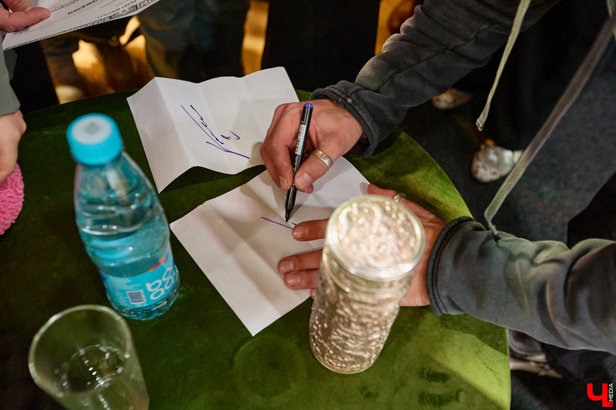 Для него все роли главные! Звезда «Ералаша», а также сериалов «Кадетство» и «Папины дочки» Александр Головин встретился во Владимире со своими поклонниками. «Ключ-Медиа» побывал на творческой встрече и узнал про отношения 36-летнего актера с товарищами по нашумевшему в нулевые проекту и новые работы, в которых теперь задействован бывший «суворовец Максим Макаров».