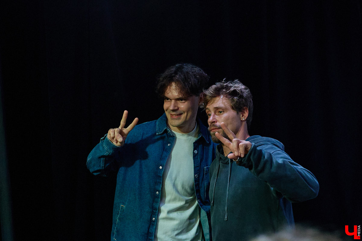 Для него все роли главные! Звезда «Ералаша», а также сериалов «Кадетство» и «Папины дочки» Александр Головин встретился во Владимире со своими поклонниками. «Ключ-Медиа» побывал на творческой встрече и узнал про отношения 36-летнего актера с товарищами по нашумевшему в нулевые проекту и новые работы, в которых теперь задействован бывший «суворовец Максим Макаров».