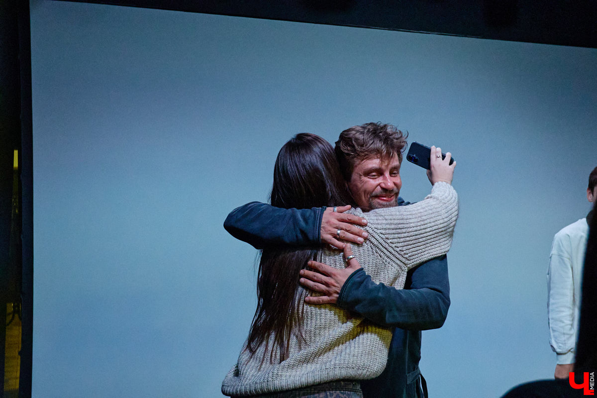 Для него все роли главные! Звезда «Ералаша», а также сериалов «Кадетство» и «Папины дочки» Александр Головин встретился во Владимире со своими поклонниками. «Ключ-Медиа» побывал на творческой встрече и узнал про отношения 36-летнего актера с товарищами по нашумевшему в нулевые проекту и новые работы, в которых теперь задействован бывший «суворовец Максим Макаров».