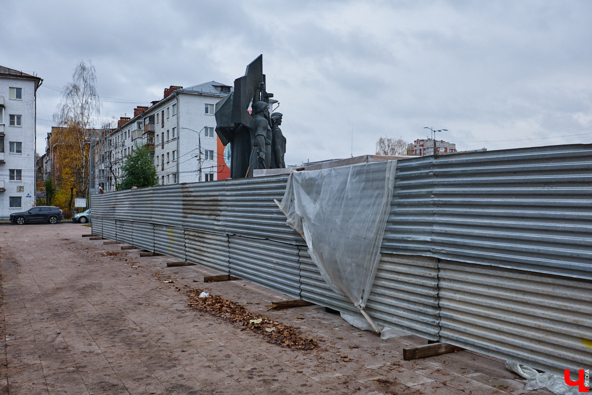 Владимирскую область преследует череда неудач, связанных с установкой и ремонтом памятников. Проект будущей скульптуры в честь Юрия Долгорукого отправили на доработку, изготовление фигуры Андрея Боголюбского, судя по всему, отложили в долгий ящик. Монумент на площади Победы никак не дождется конца реставрации, а в парке Пушкина возникли проблемы при восстановлении бронзового князя Владимира. В причинах возникших неурядиц разобрался «Ключ-Медиа».