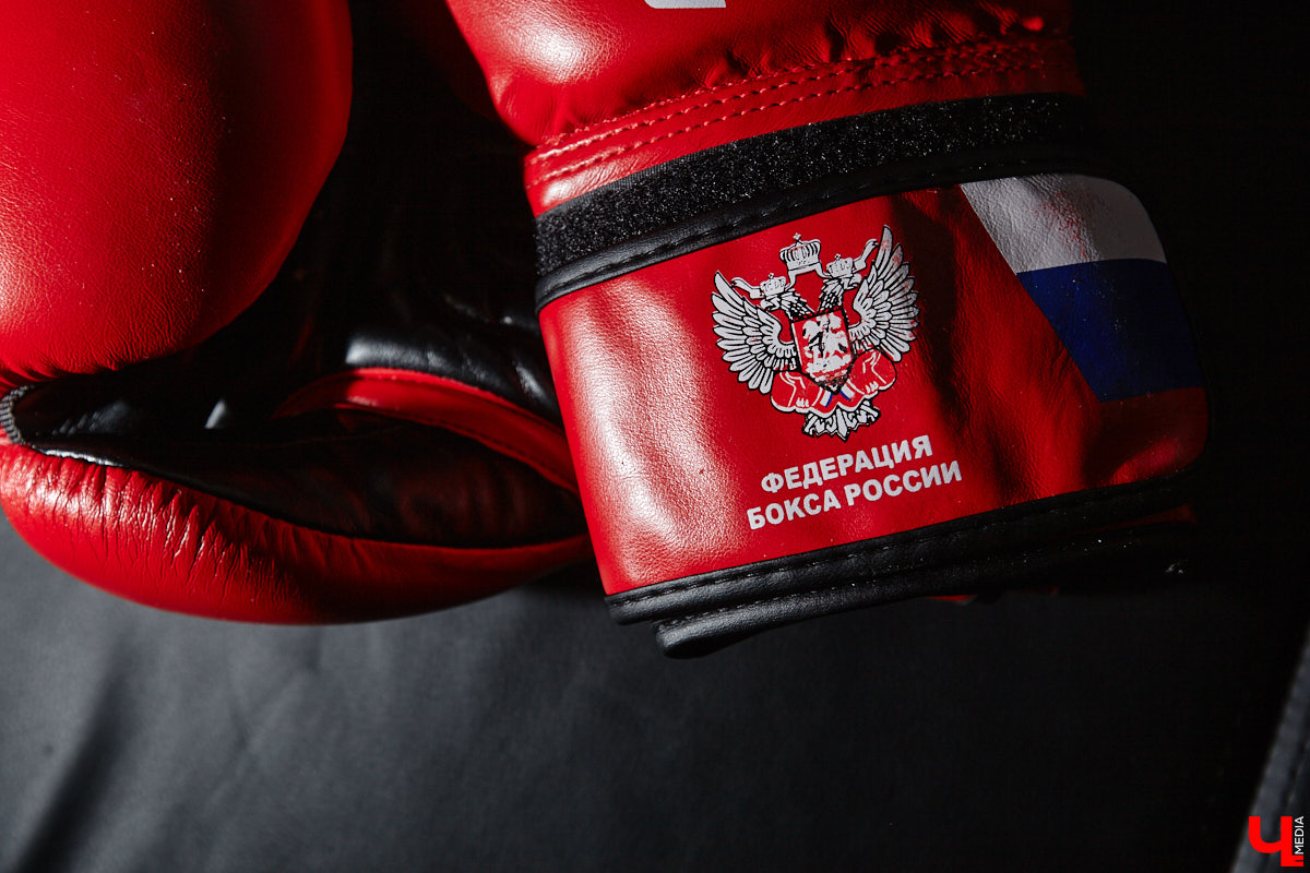 Бокс — это искусство со вкусом крови и пота, которым владеют вежливые люди. Евгений Лобосов уверен в этом на 100 %. С рингом связана вся его жизнь. «Ключ-Медиа» встретился с профессиональным бойцом и тренером и задал неудобные вопросы, дабы раскрыть всю правду о драках в перчатках. Расспросили собеседника о выбитых зубах, вспышках агрессии, фирменной учтивости, а также узнали, влияют ли частые удары по голове на интеллект.