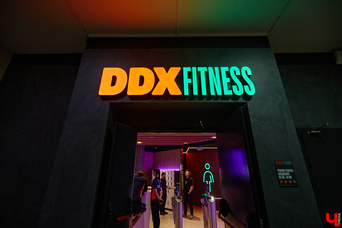 Фитнес-клуб в торговом центре — звучит интересно, согласитесь? В Ленинском районе в таком формате начало работу новое пространство DDX Fitness. Спортивная локация площадью 1500 квадратных метров стала 125-й по счету в России и первой в нашем регионе.