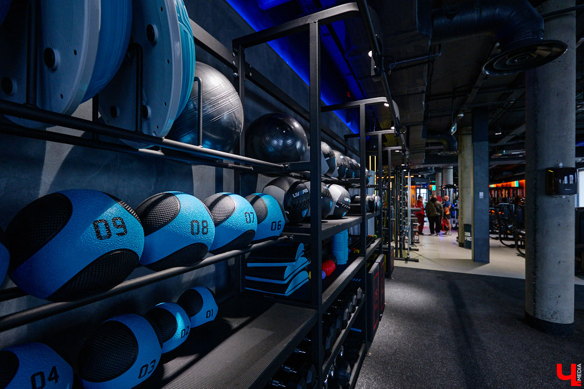 Фитнес-клуб в торговом центре — звучит интересно, согласитесь? В Ленинском районе в таком формате начало работу новое пространство DDX Fitness. Спортивная локация площадью 1500 квадратных метров стала 125-й по счету в России и первой в нашем регионе.