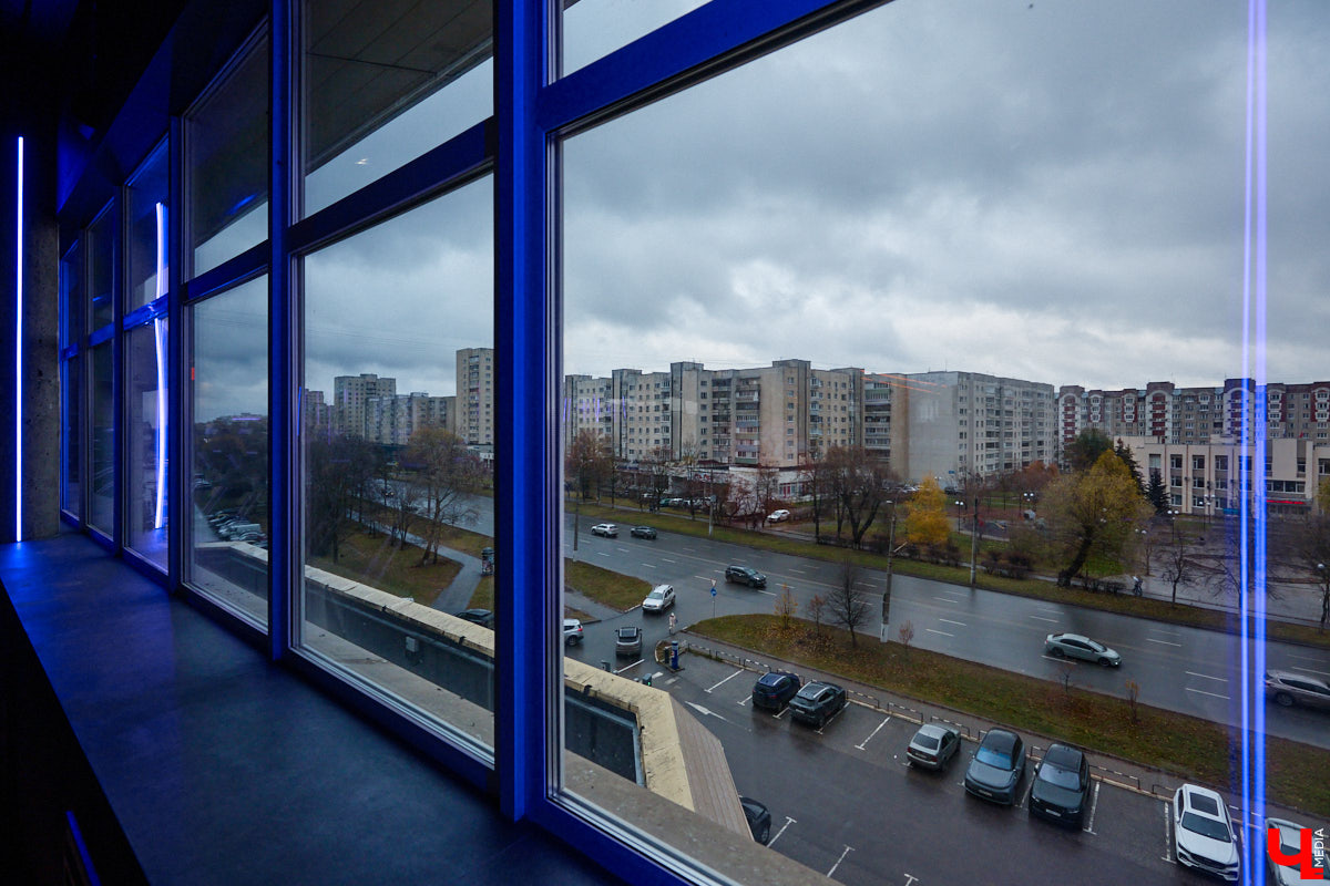 Фитнес-клуб в торговом центре — звучит интересно, согласитесь? В Ленинском районе в таком формате начало работу новое пространство DDX Fitness. Спортивная локация площадью 1500 квадратных метров стала 125-й по счету в России и первой в нашем регионе.