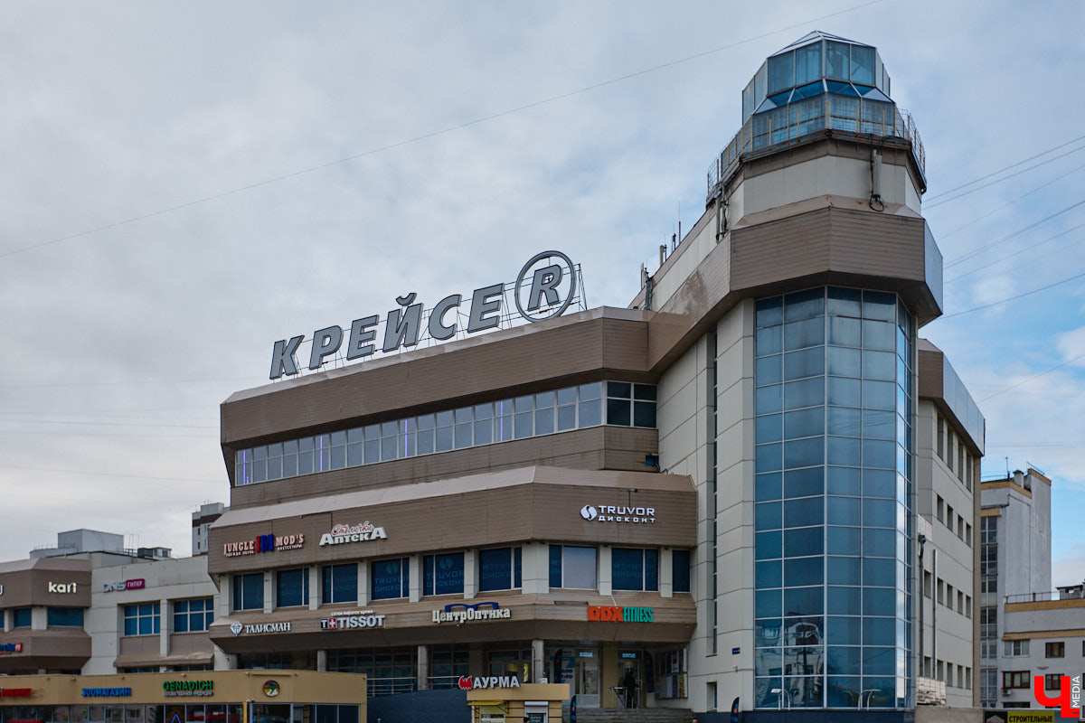 Фитнес-клуб в торговом центре — звучит интересно, согласитесь? В Ленинском районе в таком формате начало работу новое пространство DDX Fitness. Спортивная локация площадью 1500 квадратных метров стала 125-й по счету в России и первой в нашем регионе.