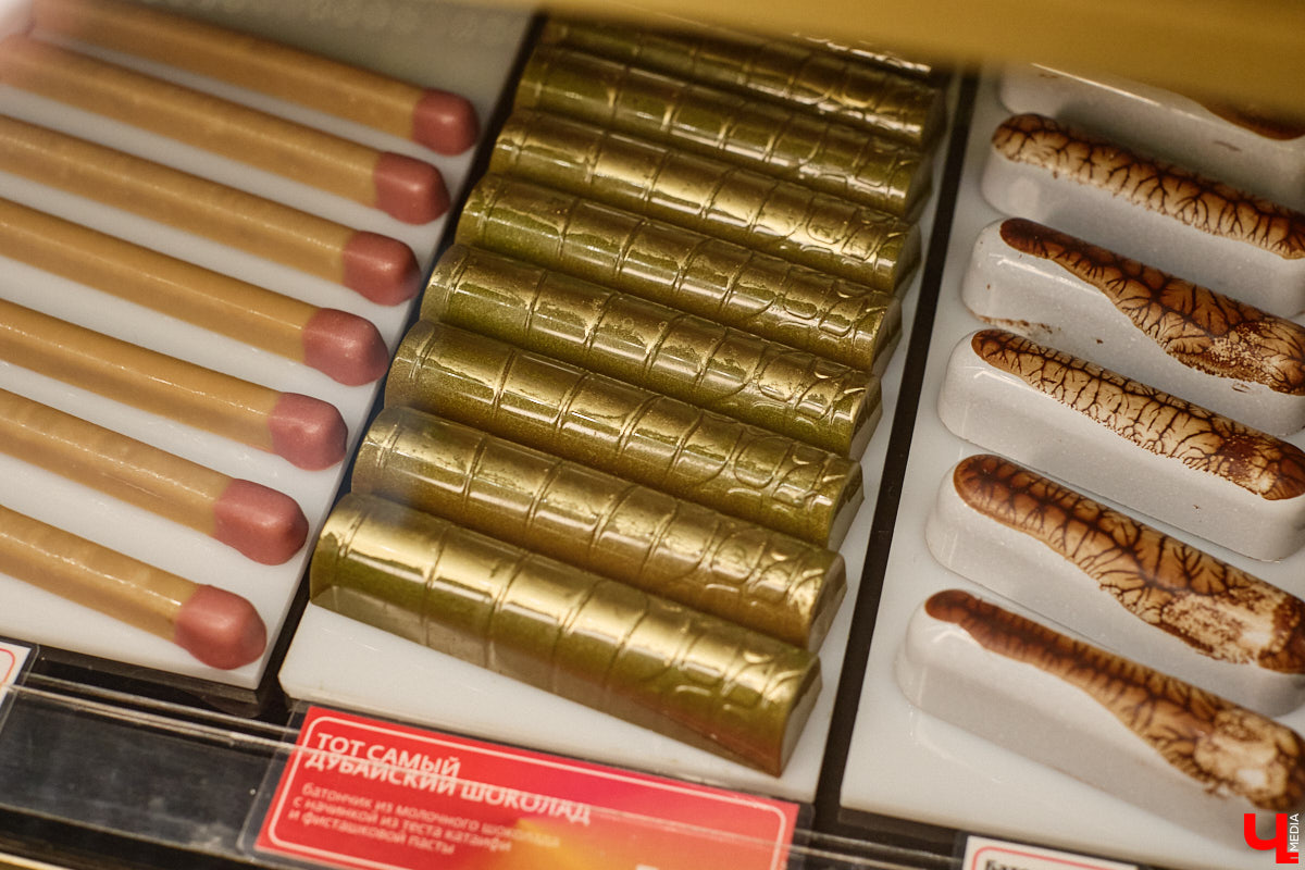 Если центр Владимира пестрит заведениями, то в других районах интересных локаций часто не хватает. Именно поэтому новость об открытии французской кондитерской De Paris на проспекте Ленина не может не радовать. Тем более что современная и атмосферная точка готова предложить гостям не только авторские сладости, выпечку и напитки, но также полноценное меню.