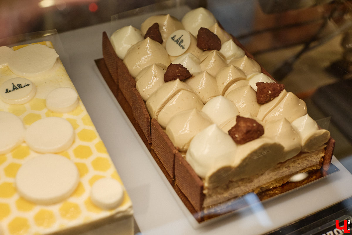 Если центр Владимира пестрит заведениями, то в других районах интересных локаций часто не хватает. Именно поэтому новость об открытии французской кондитерской De Paris на проспекте Ленина не может не радовать. Тем более что современная и атмосферная точка готова предложить гостям не только авторские сладости, выпечку и напитки, но также полноценное меню.