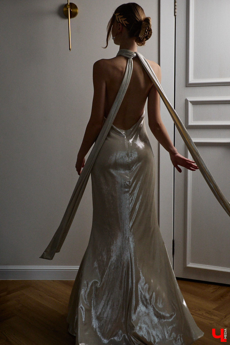 Древние греки считали красоту неотъемлемым свойством мира, а Аристотель принимал ее как проявление высшей гармонии. И если раньше мудрецы восхищались всем прекрасным, то наша героиня Софья Савельева черпает вдохновение из мифов о богинях с горы Олимп. Девушка уверена, что даже в повседневном аутфите можно отразить черты их образов.