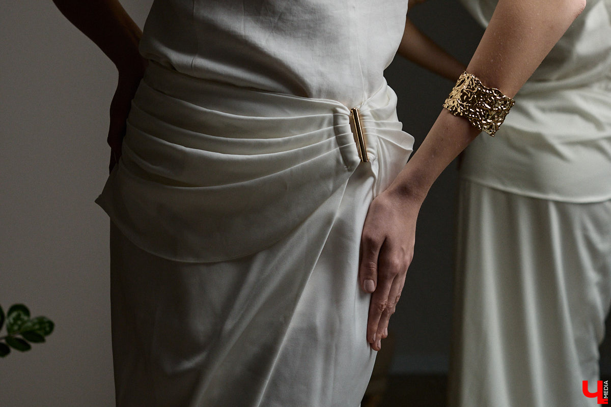 Древние греки считали красоту неотъемлемым свойством мира, а Аристотель принимал ее как проявление высшей гармонии. И если раньше мудрецы восхищались всем прекрасным, то наша героиня Софья Савельева черпает вдохновение из мифов о богинях с горы Олимп. Девушка уверена, что даже в повседневном аутфите можно отразить черты их образов.