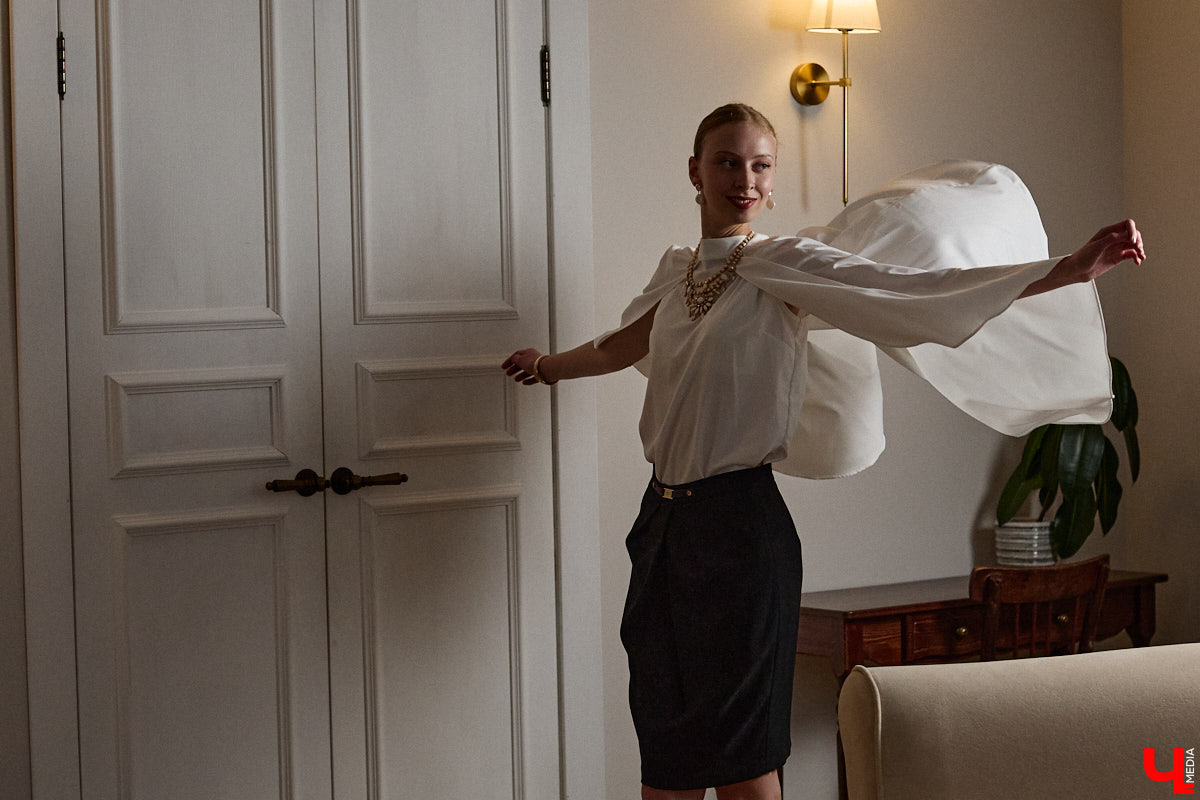 Древние греки считали красоту неотъемлемым свойством мира, а Аристотель принимал ее как проявление высшей гармонии. И если раньше мудрецы восхищались всем прекрасным, то наша героиня Софья Савельева черпает вдохновение из мифов о богинях с горы Олимп. Девушка уверена, что даже в повседневном аутфите можно отразить черты их образов.