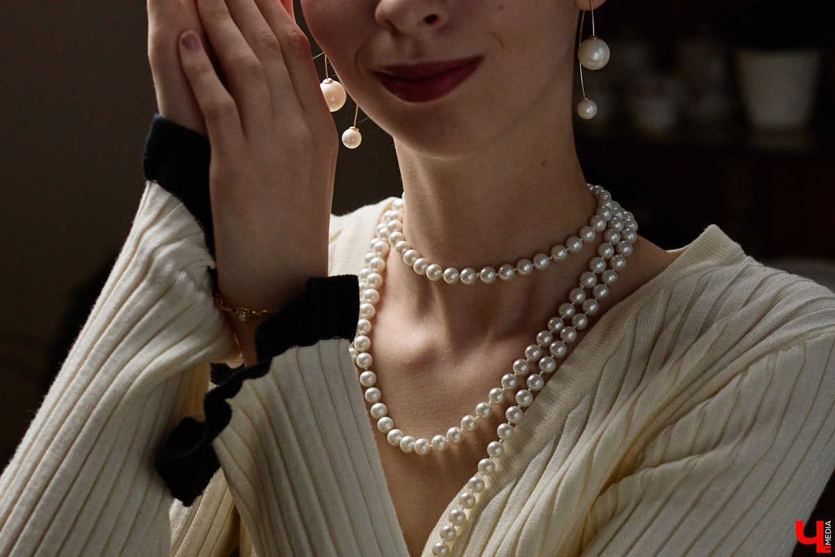 Древние греки считали красоту неотъемлемым свойством мира, а Аристотель принимал ее как проявление высшей гармонии. И если раньше мудрецы восхищались всем прекрасным, то наша героиня Софья Савельева черпает вдохновение из мифов о богинях с горы Олимп. Девушка уверена, что даже в повседневном аутфите можно отразить черты их образов.