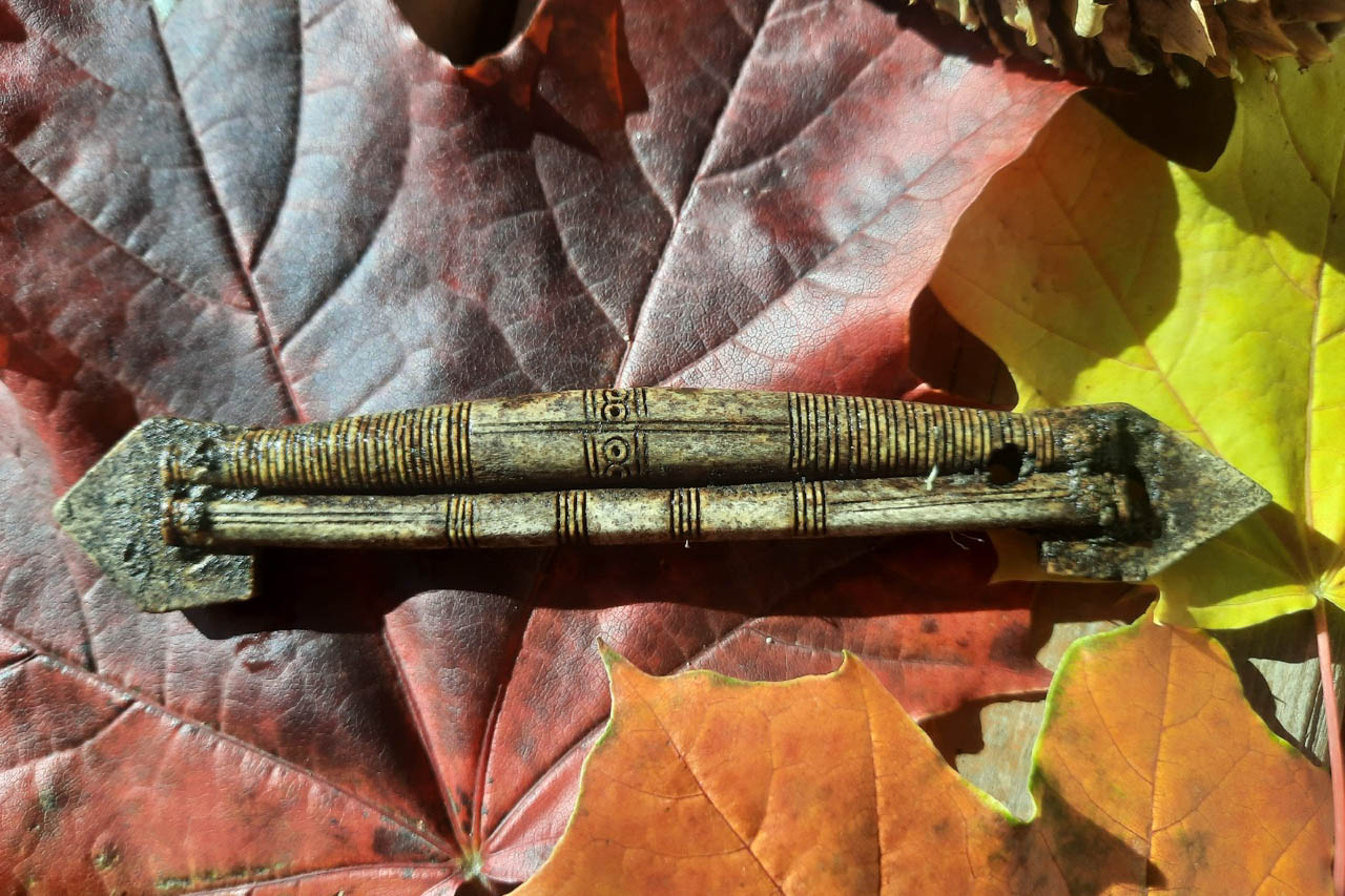 Муром является одним из эпицентров археологических раскопок. Там продолжили исследование территории Окского парка, с которой, собственно, и начал развиваться город. Изыскания, стартовавшие еще в 1939 году, продолжаются локально и в наши дни. За это время специалисты обнаружили на глубине немало важных артефактов. Щедрым на находки оказался и полевой сезон 2025 года.