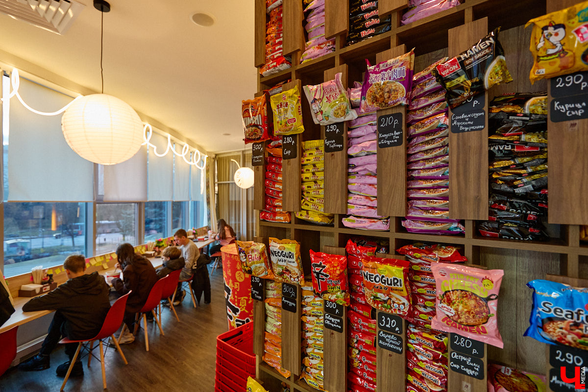 Есть такие точки на карте города, куда едешь за настроением — без планов и спешки, в удовольствие. Для владимирцев одно из таких мест — обновленный комплекс «Руськино» на Суздальском проспекте, где фильмы, еда, гаджеты и даже киберспорт гармонично уживаются под одной крышей. А значит, каждый найдет себе занятие по душе: от дневных семейных посиделок до ночных геймерских баталий.