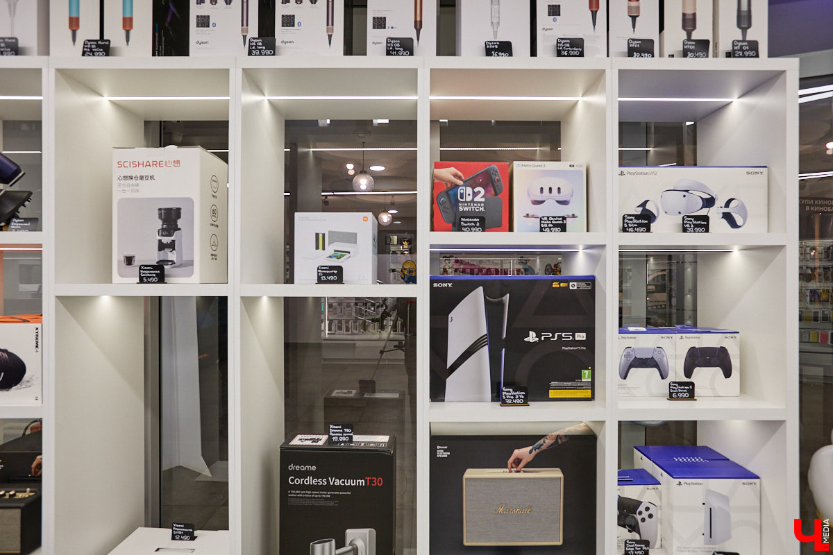 Есть такие точки на карте города, куда едешь за настроением — без планов и спешки, в удовольствие. Для владимирцев одно из таких мест — обновленный комплекс «Руськино» на Суздальском проспекте, где фильмы, еда, гаджеты и даже киберспорт гармонично уживаются под одной крышей. А значит, каждый найдет себе занятие по душе: от дневных семейных посиделок до ночных геймерских баталий.