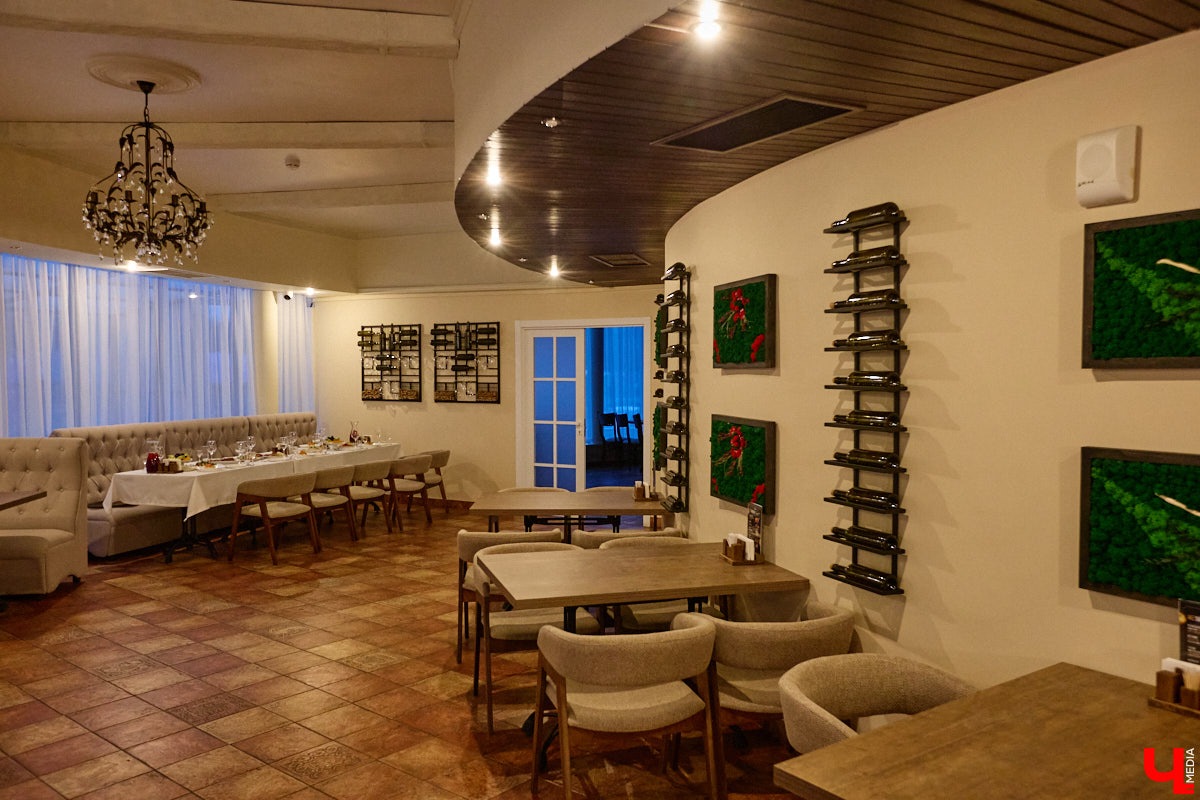 Есть такие точки на карте города, куда едешь за настроением — без планов и спешки, в удовольствие. Для владимирцев одно из таких мест — обновленный комплекс «Руськино» на Суздальском проспекте, где фильмы, еда, гаджеты и даже киберспорт гармонично уживаются под одной крышей. А значит, каждый найдет себе занятие по душе: от дневных семейных посиделок до ночных геймерских баталий.